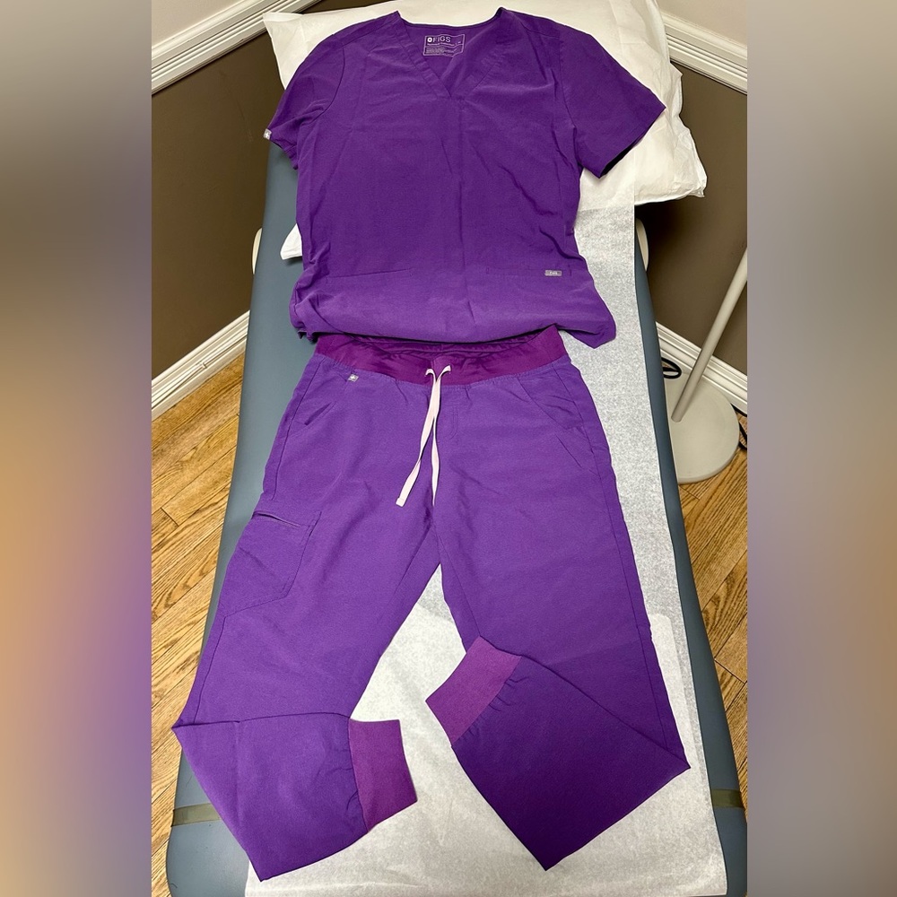 Figs women ultra violet scrubs. Med Zamora pants and Med Casma shirt.